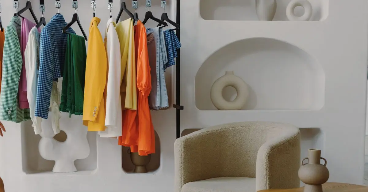 Les indispensables de la mode actuelle à avoir dans sa garde-robe