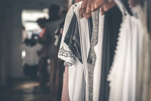Comment choisir les vêtements pour un look moderne et élégant