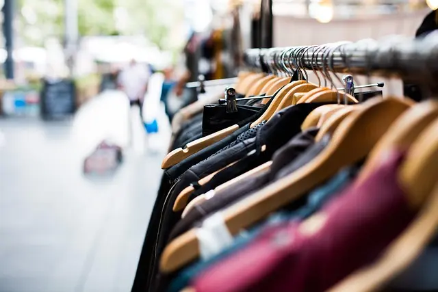 Comment choisir des vêtements tendance pour un style moderne